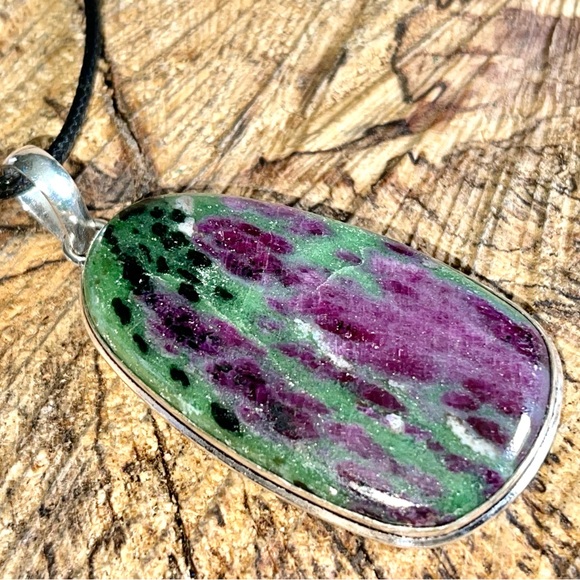 Beautiful Anyolite Ruby Zoisite Pendant 2 1/4” - Picture 3 of 12
